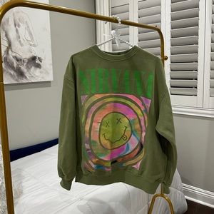 Adorable Green “Nirvana” Crewneck !
